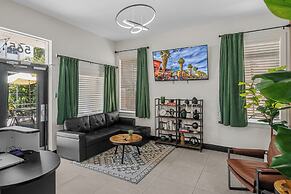 Baybreeze Apartments by Lowkl