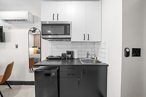 Baybreeze Apartments by Lowkl