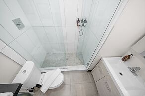 Baybreeze Apartments by Lowkl