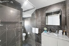 Darling Harbour Penthouse Views & Hot Tub