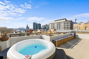 Darling Harbour Penthouse Views & Hot Tub