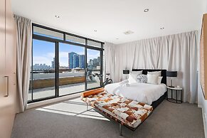 Darling Harbour Penthouse Views & Hot Tub
