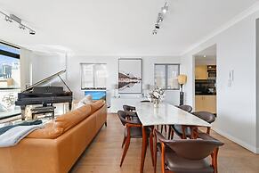 Darling Harbour Penthouse Views & Hot Tub