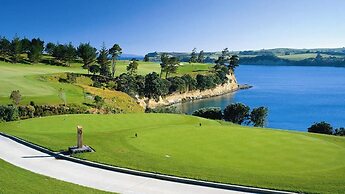 Modern Coastal Home & Award-winning Golf