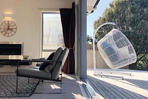 Modern Coastal Home & Award-winning Golf