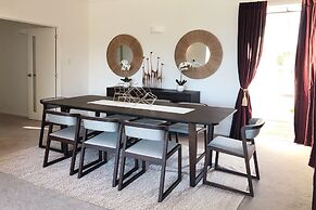 Modern Coastal Home & Award-winning Golf