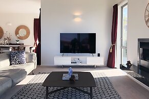 Modern Coastal Home & Award-winning Golf