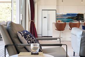 Modern Coastal Home & Award-winning Golf