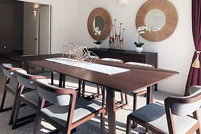 Modern Coastal Home & Award-winning Golf