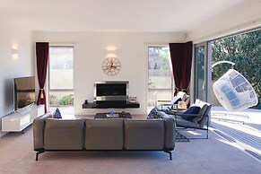 Modern Coastal Home & Award-winning Golf