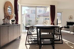 Modern Coastal Home & Award-winning Golf