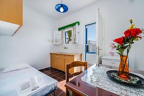 Ancient Thera Apartments