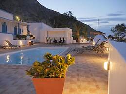 Ancient Thera Apartments