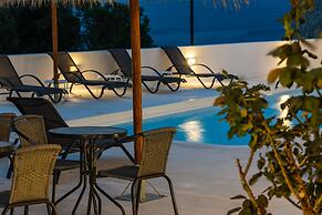 Ancient Thera Apartments