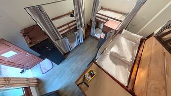 Faraway Suites - Hostel