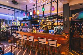 Faraway Suites - Hostel