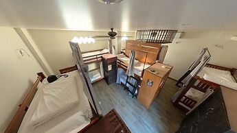 Faraway Suites - Hostel