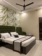 JK Rooms 126 Parashar Legacy - Station
