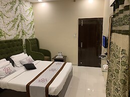JK Rooms 126 Parashar Legacy - Station