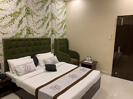 JK Rooms 126 Parashar Legacy - Station