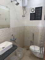 JK Rooms 126 Parashar Legacy - Station