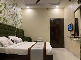 JK Rooms 126 Parashar Legacy - Station