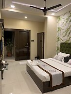 JK Rooms 126 Parashar Legacy - Station
