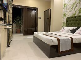 JK Rooms 126 Parashar Legacy - Station