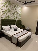 JK Rooms 126 Parashar Legacy - Station