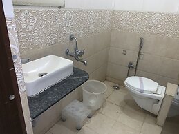 JK Rooms 126 Parashar Legacy - Station