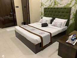 JK Rooms 126 Parashar Legacy - Station
