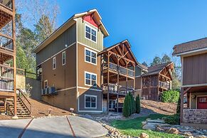 Aqua Paradise - Six Bedroom Chalet