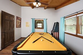 Bear Trails - Two Bedroom Cabin