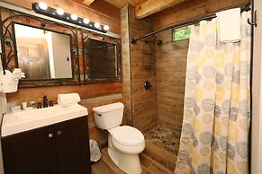 Bear Trails - Two Bedroom Cabin