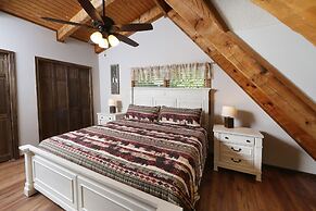 Bear Trails - Two Bedroom Cabin