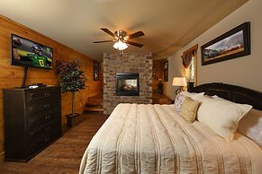 Misty Mountainside - Two Bedroom Chalet