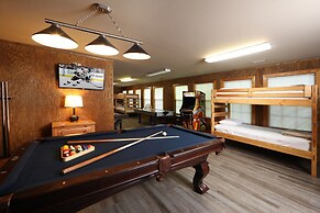 Oak Tree Lodge 3 - Fifteen Bedroom Chalet Lodge