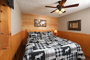 Just Hanging Out - Three Bedroom Cabin