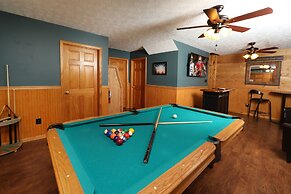 Just Hanging Out - Three Bedroom Cabin