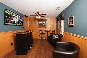 Just Hanging Out - Three Bedroom Cabin