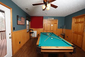 Just Hanging Out - Three Bedroom Cabin