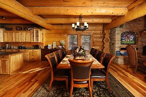 Grampy Camp Lodge at Gatlinburg