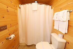 Grampy Camp Lodge at Gatlinburg