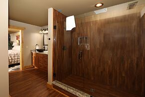 Dive Right In - Four Bedroom Chalet