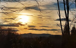 Hugs n Kisses - One Bedroom Cabin