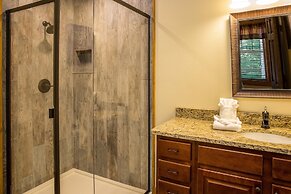 A Hilltop Hideaway - Four Bedroom Chalet