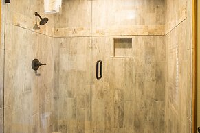 A Hilltop Hideaway - Four Bedroom Chalet