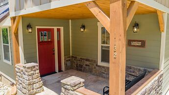 A Hilltop Hideaway - Four Bedroom Chalet