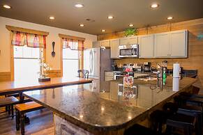 A Hilltop Hideaway - Four Bedroom Chalet