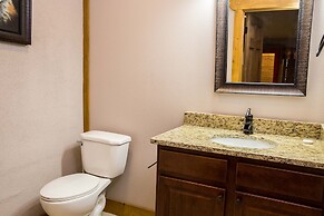 A Hilltop Hideaway - Four Bedroom Chalet